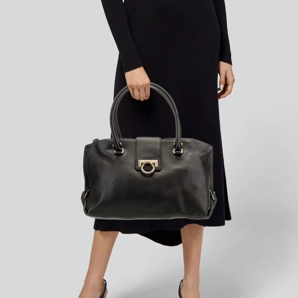 SALVATORE FERRAGAMO
Leather Shoulder Bag - Picture 16 of 16